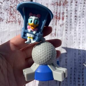 Disney x McDonalds Daisy on Soarin' Ride Toy NWOT